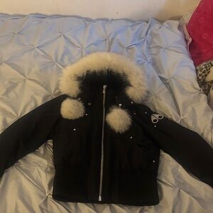 Stylish Black Adult Jacket with Fur Trim